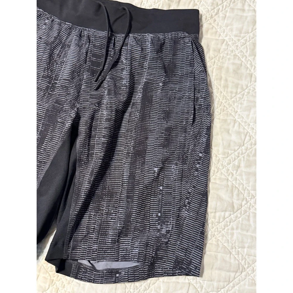 Lululemon The Short Lined Men M Black Grey Linear Glitch Athletic Training Gym